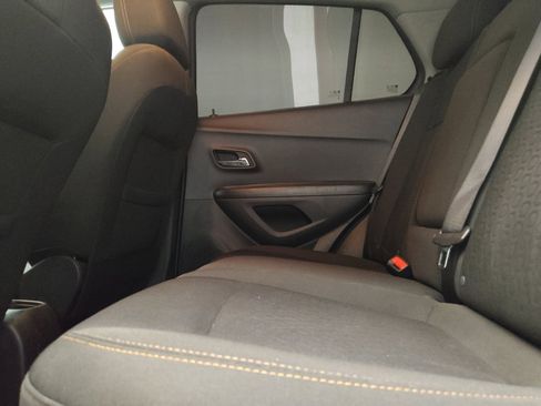 Used 2022 Chevrolet Trax LS w/ Tint and Cruise Package AWD/4WD image 18