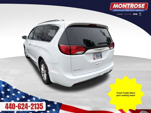 Used 2019 Chrysler Pacifica Touring-L FWD image 4