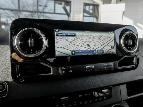 Used 2025 Mercedes-Benz Sprinter 2500 image 16