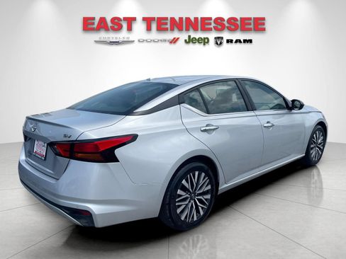 Used 2024 Nissan Altima 2.5 SV FWD image 3