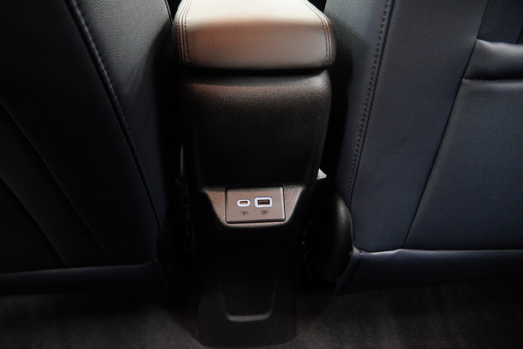 Used 2023 Chevrolet Bolt EUV Premier FWD image 23