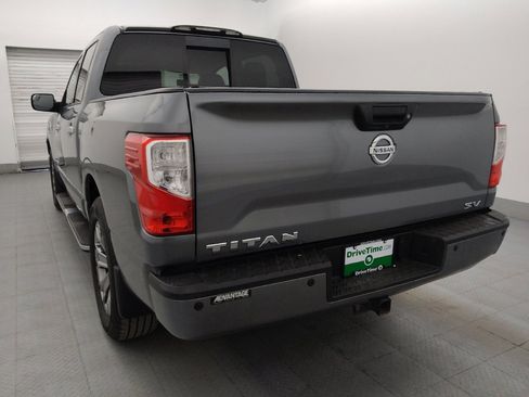 Used 2017 Nissan Titan SV RWD image 5