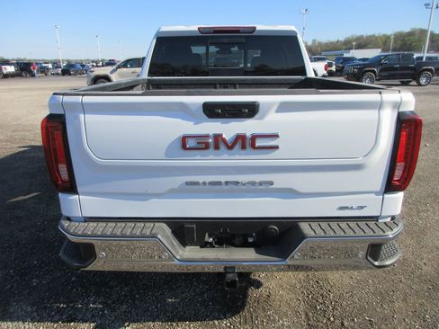 New 2026 GMC Sierra 1500 SLT image 6