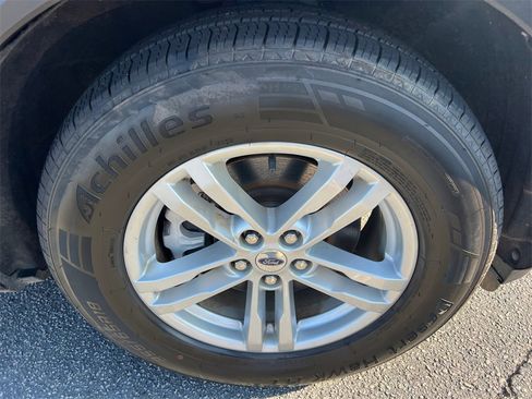 Used 2022 Ford Explorer XLT image 12