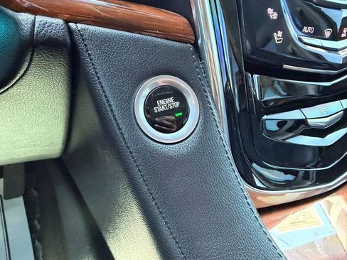 Used 2018 Cadillac Escalade ESV 2WD image 48