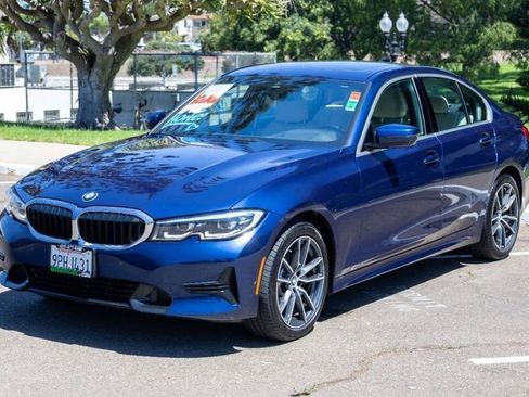 Used 2020 BMW 330i Sedan w/ Premium Package image 3