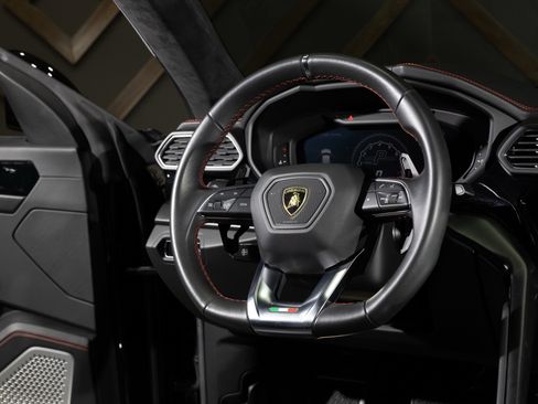 Used 2021 Lamborghini Urus AWD/4WD image 22
