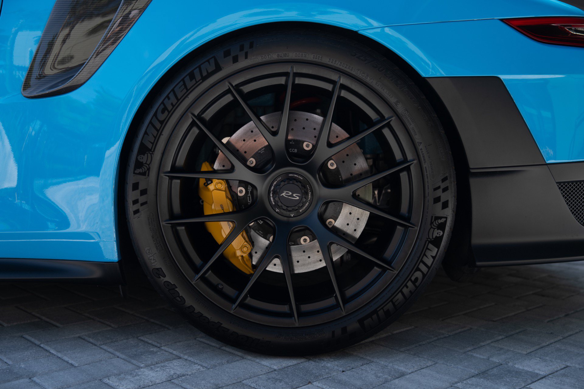Used 2018 Porsche 911 GT2 RS w/ Weissach Package RWD image 13