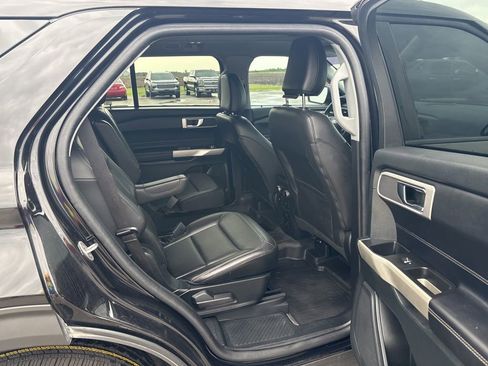 Used 2022 Ford Explorer XLT w/ Equipment Group 202A AWD/4WD image 17