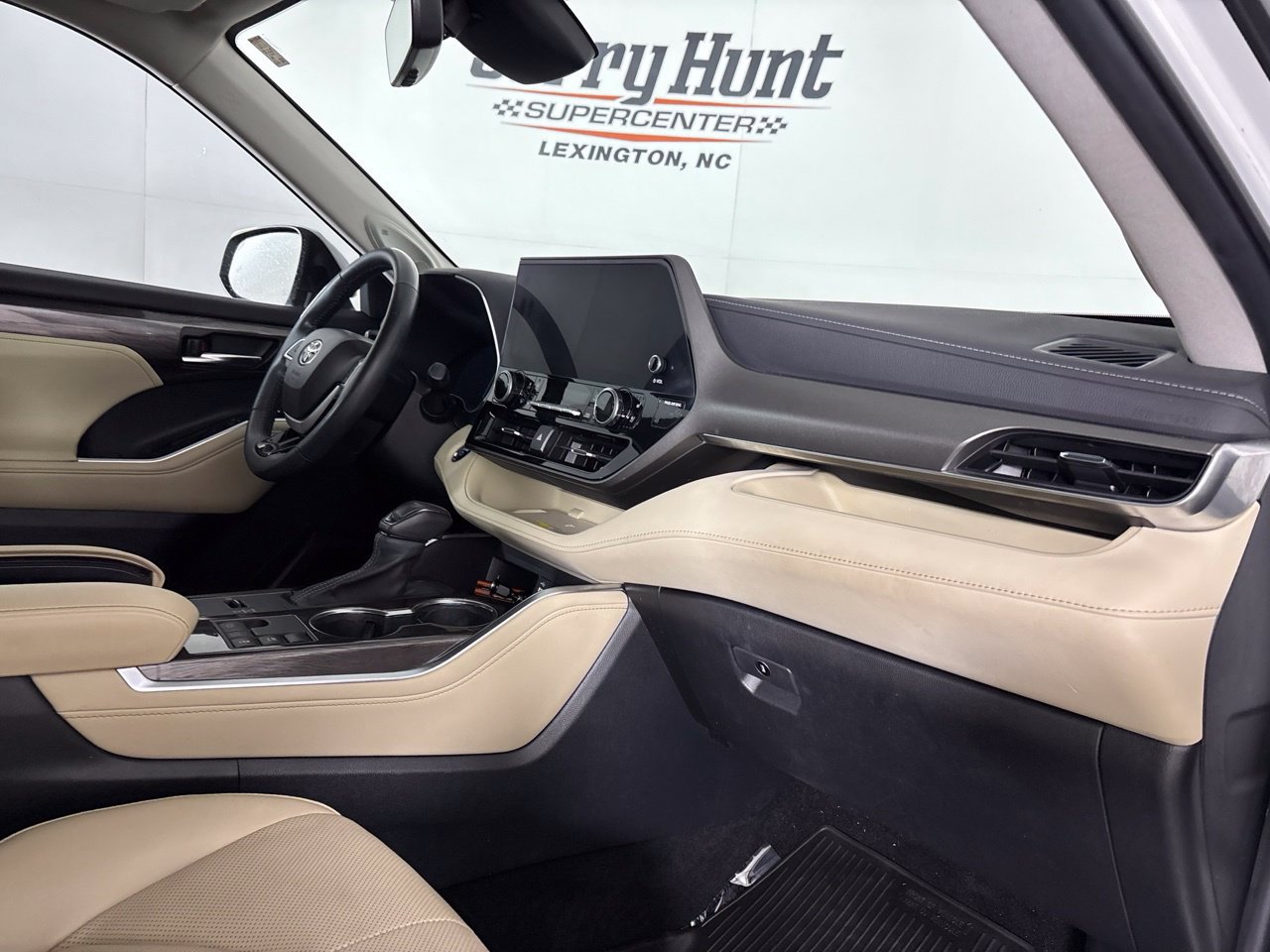 Used 2023 Toyota Highlander Limited FWD image 34