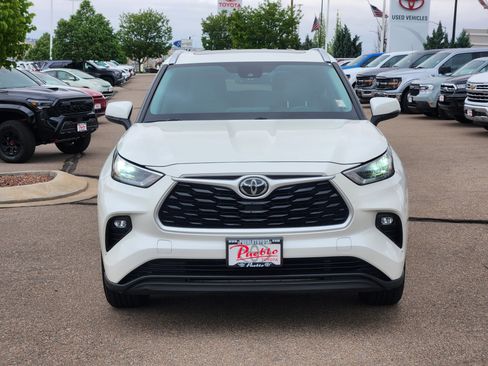 Used 2020 Toyota Highlander XLE AWD/4WD image 5