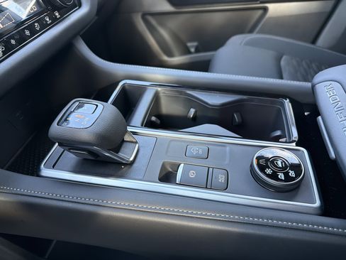 New 2025 Nissan Pathfinder SV w/ Black Appearance Package image 23