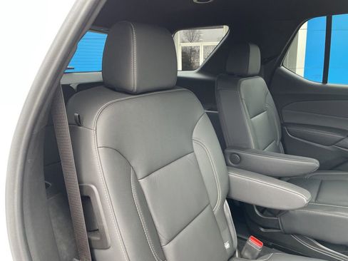 Used 2023 Chevrolet Traverse LT image 32