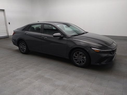 Used 2024 Hyundai Elantra SEL image 11