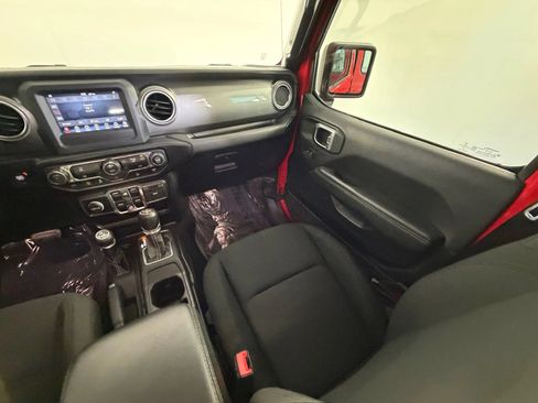 Used 2020 Jeep Wrangler Unlimited Sahara AWD/4WD image 13