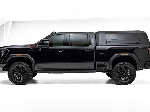 Used 2026 GMC Sierra 2500 AT4X image 3