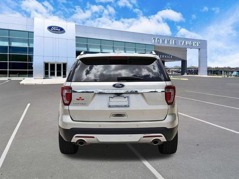 Used 2017 Ford Explorer Limited w/ Equipment Group 301A FWD image 3