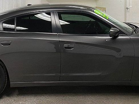 Used 2021 Dodge Charger SXT image 4