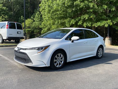 Used 2021 Toyota Corolla LE FWD image 5
