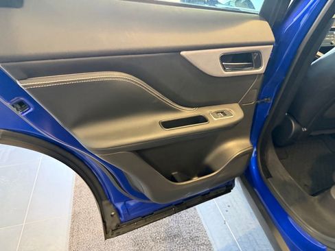 Used 2018 Jaguar F-PACE R-Sport image 11