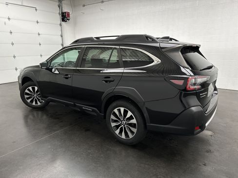 Used 2023 Subaru Outback Limited AWD/4WD image 6