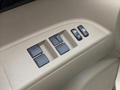 Used 2011 Toyota Highlander Base image 12