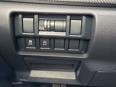 Used 2020 Subaru Crosstrek 2.0i AWD/4WD image 30