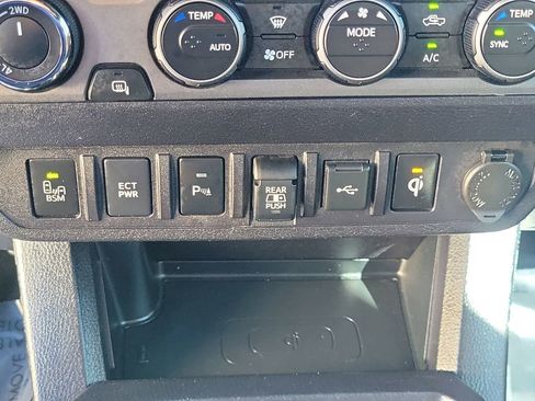 Used 2022 Toyota Tacoma TRD Off-Road w/ TRD Premium Off Road Package image 30