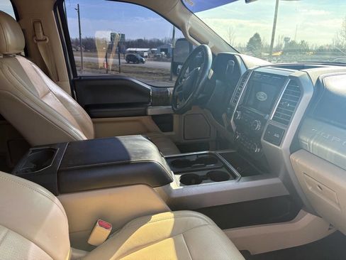 Used 2017 Ford F250 Lariat w/ Lariat Ultimate Package AWD/4WD image 6