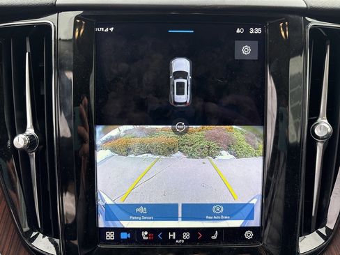 Certified 2023 Volvo XC60 B5 Plus w/ Climate Package image 19