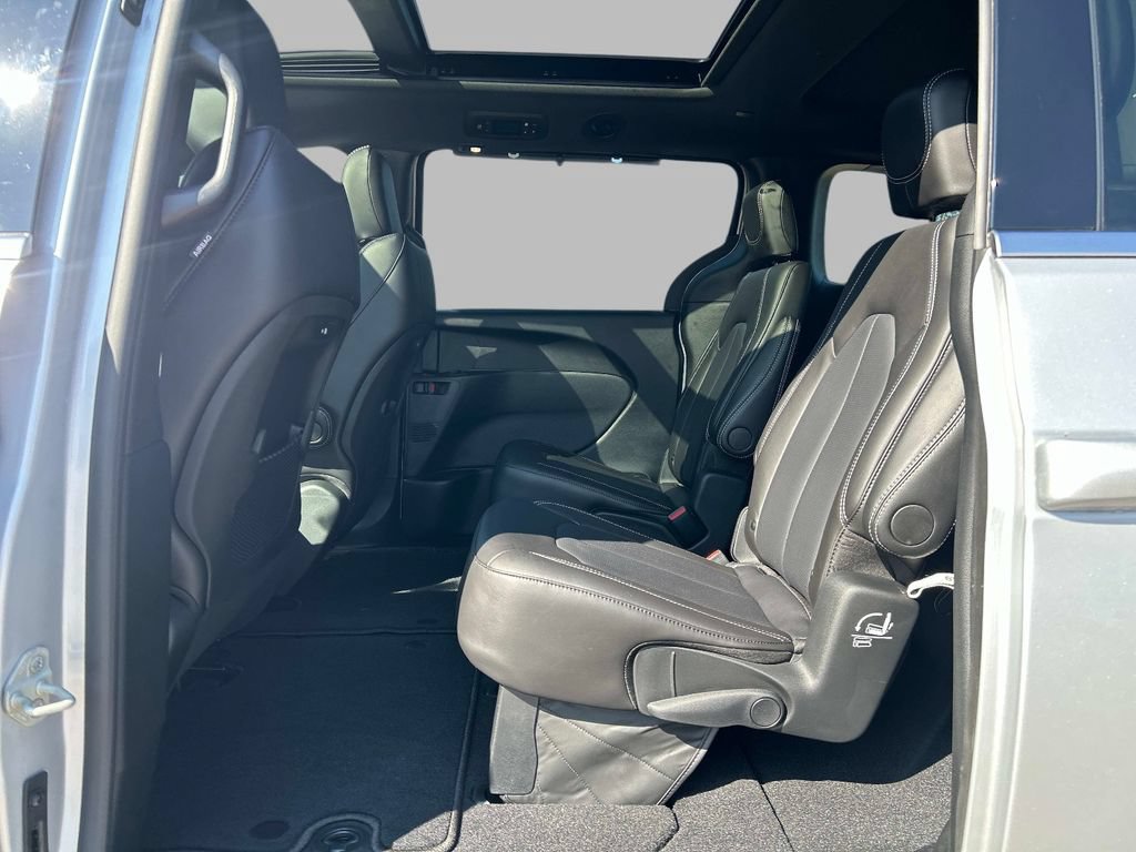 Used 2026 Chrysler Pacifica Select AWD/4WD image 18