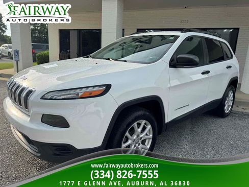 Used 2017 Jeep Cherokee Sport FWD image 2