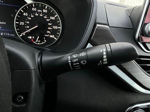 Used 2025 Nissan Altima 2.5 SV image 35