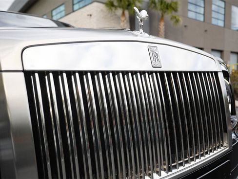 Used 2010 Rolls-Royce Phantom Drophead Coupe image 11
