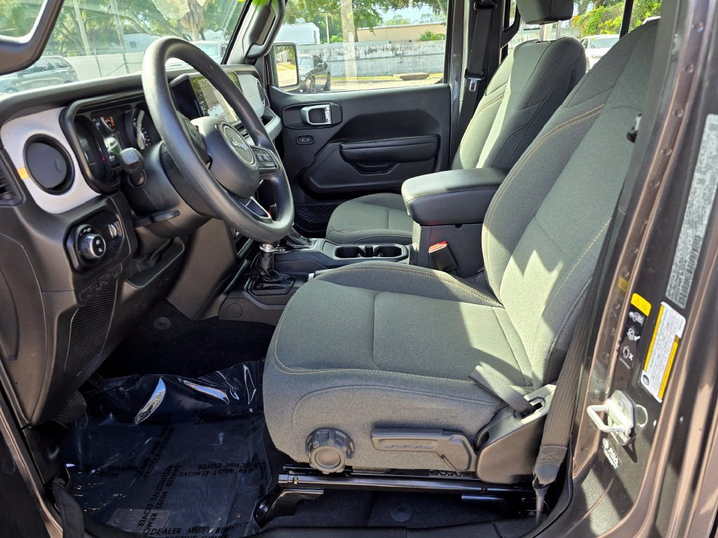 Used 2025 Jeep Gladiator Sport AWD/4WD image 18