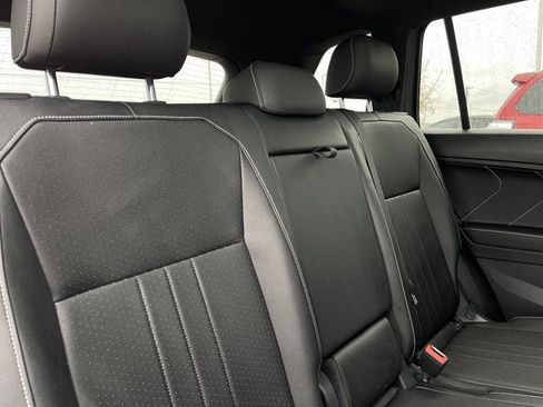Used 2023 Volkswagen Tiguan SE R-Line image 27