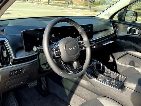Used 2024 Kia Sorento X-Line EX AWD/4WD image 2