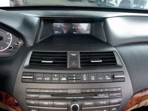 Used 2011 Honda Accord EX-L image 10