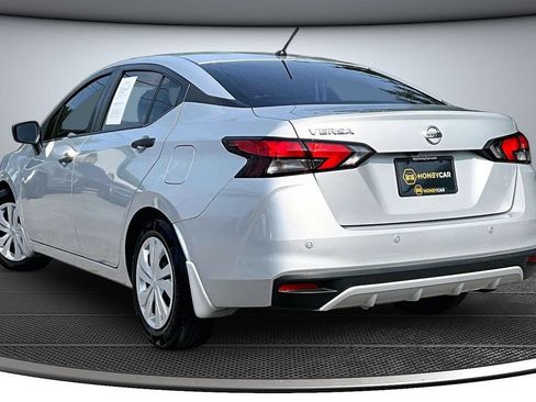 Used 2020 Nissan Versa S FWD image 4