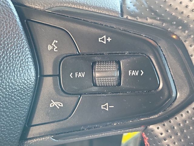 Used 2024 Chevrolet Trax RS FWD image 9