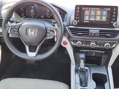 Used 2018 Honda Accord Touring image 26