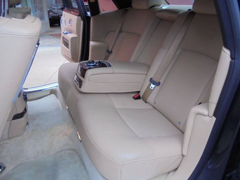 Used 2011 Rolls-Royce Ghost RWD image 25