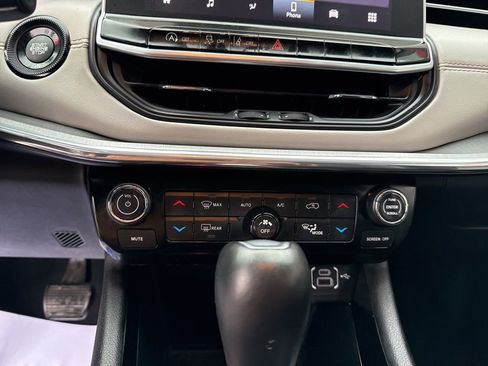 Used 2022 Jeep Compass Limited image 17