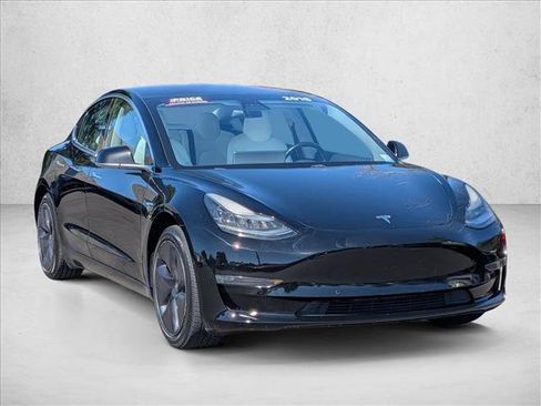 Used 2018 Tesla Model 3 Long Range RWD image 3