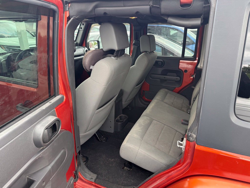 Used 2009 Jeep Wrangler Unlimited Sahara w/ Dual Top Group AWD/4WD image 6