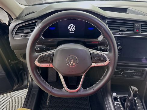 Used 2022 Volkswagen Tiguan SE AWD/4WD image 14