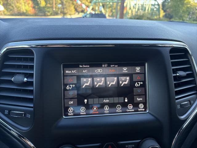 Certified 2020 Jeep Grand Cherokee Laredo AWD/4WD image 20