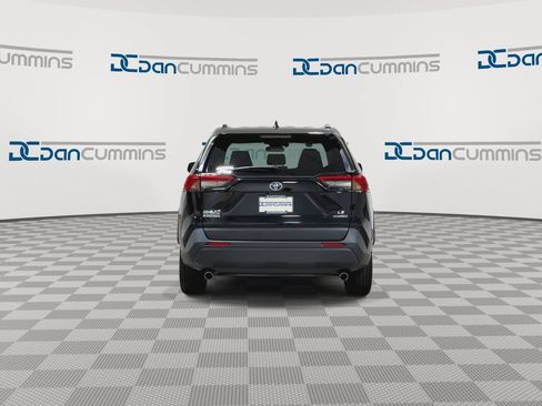 Used 2020 Toyota RAV4 LE AWD/4WD image 7