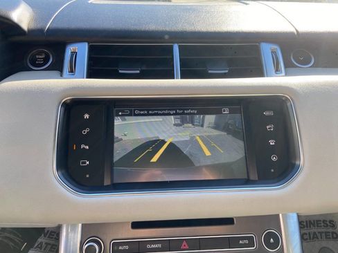 Used 2016 Land Rover Range Rover Sport SE image 15