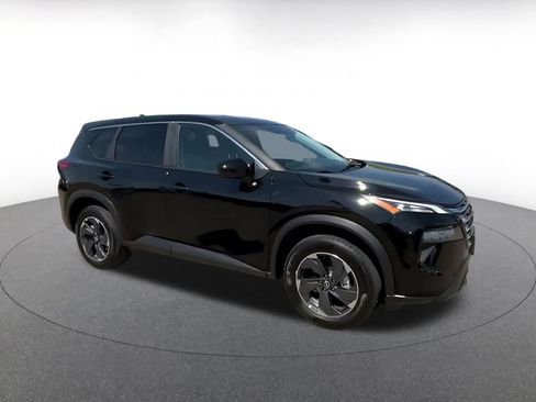 Used 2025 Nissan Rogue SV FWD image 2